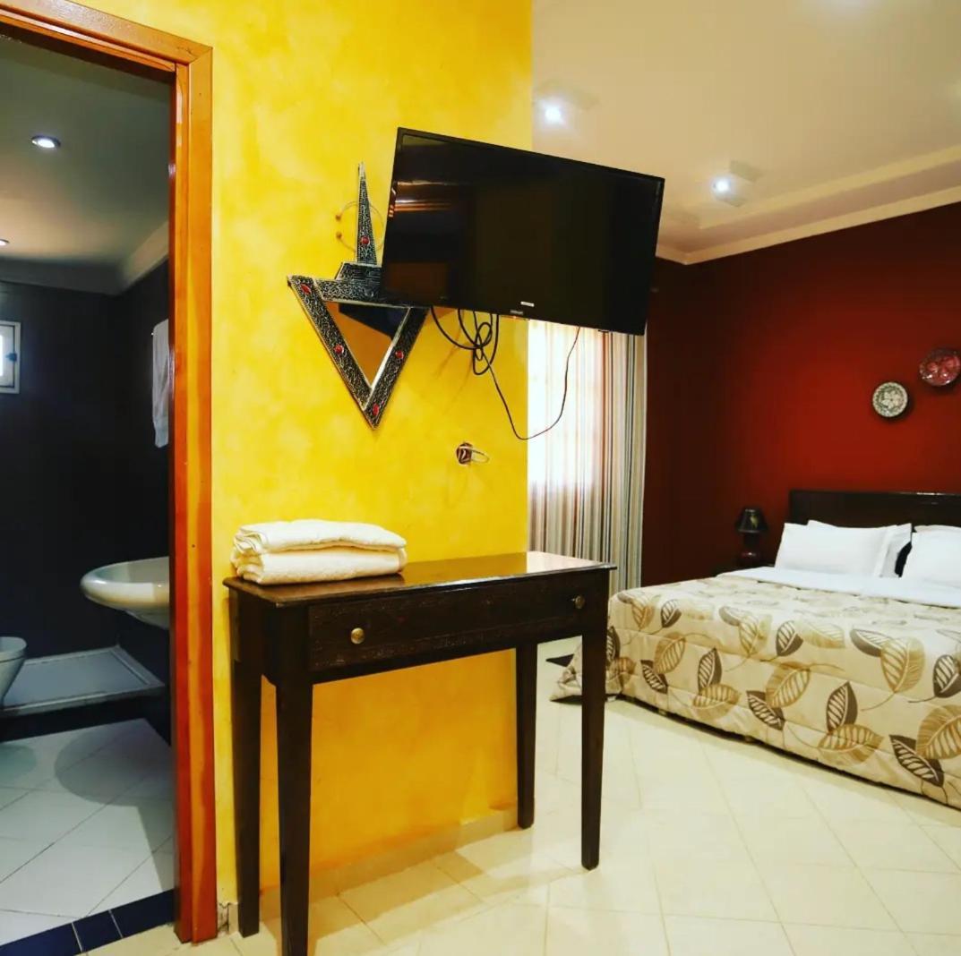 Hotel La Rose Blanche à Zaouia Ben Smine Extérieur photo